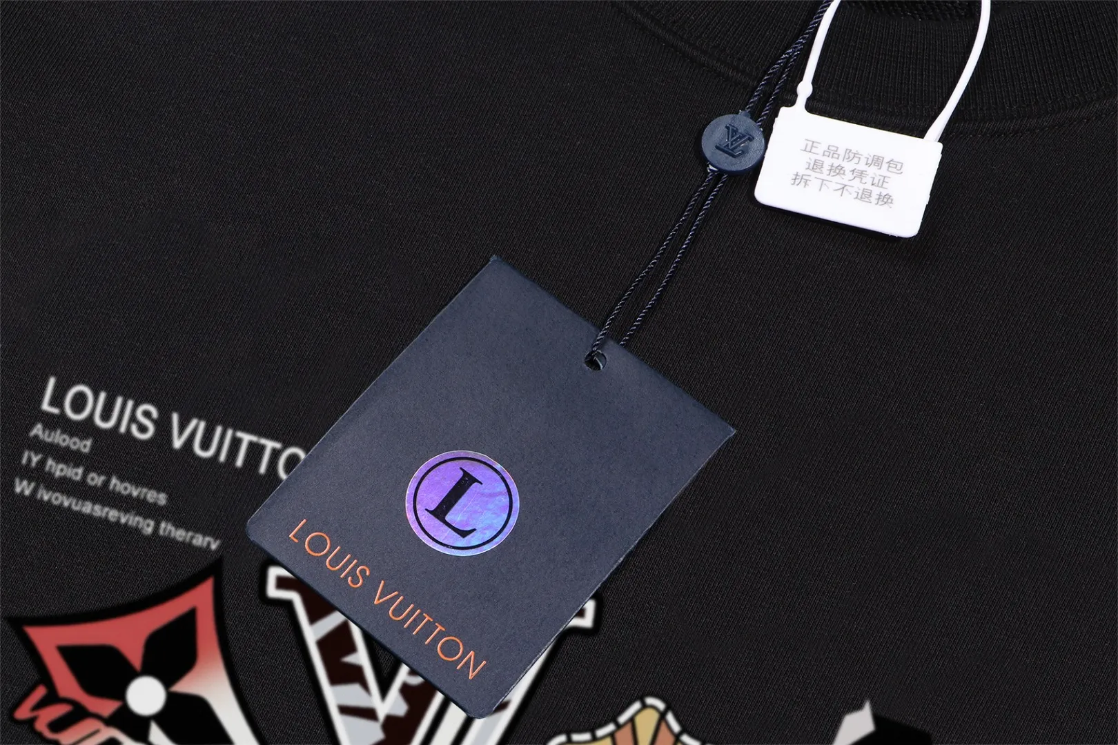🅿️250 hot style on the shelves🔥❗ 💫〖Louis Vuitton LV〗 Fashionable round neck sweatshirt, casually matched with various styles, it is perfectly handsome😎The whole dress is made of double waistcoats, which makes the whole dress more three-dimensional. Not ordinary factories can do such fine work. The 2025 spring style counters are on sale, exquisite round neck terry sweatshirt, high-end double-strand pure cotton Customized drawstring ribs are dyed in the same vat and are complete with three standards. The chest craftsmanship adopts a simple and elegant pattern on the chest, which is easy to control for any age group! Fit and comfortable! Customized thickened 440g terry sweatshirt fabric, soft and comfortable to the touch, with a three-dimensional shape! 🙌🏻 It’s also very breathable, so it’s a versatile style that can be worn with any outfit! ✔Color: Black White Apricot Size: S M L XL 2XL
